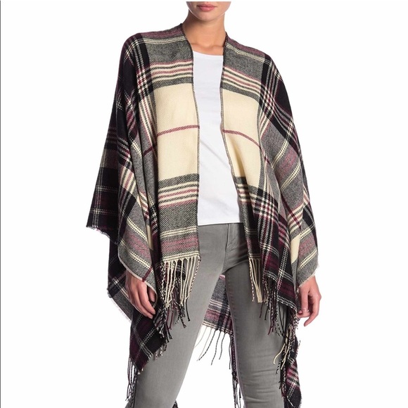 Nordstrom Plaid Print Fringe Ruana - Picture 2 of 3